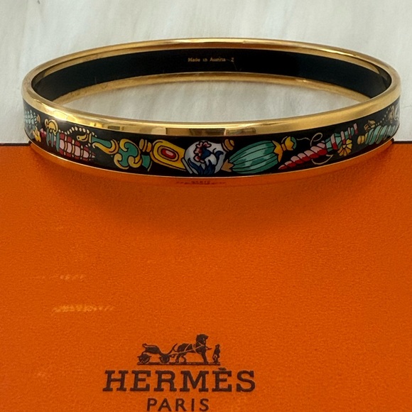 HERMÈS Enamel and Palladium Flacons Narrow Gold Tone Bangle - Picture 4 of 10